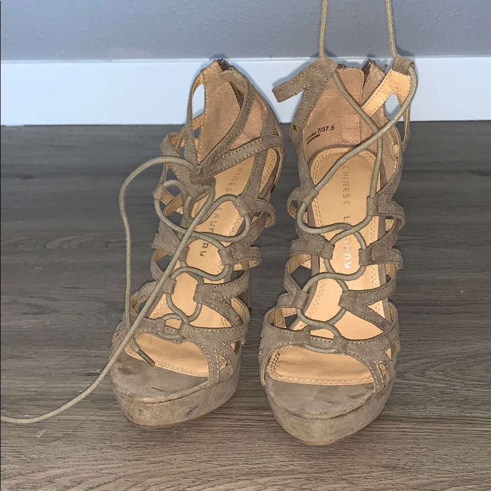Heels - Picture 3 of 3